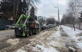 У Житомирі вивозять сніг з вулиць та зупинок транспорту