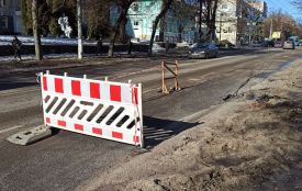 До уваги водіїв: на В. Бердичівській між вулицями Гагаріна і Довженка утворилось велике провалля! ФОТО