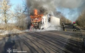У Житомирському районі на дорозі загорілася вантажівка