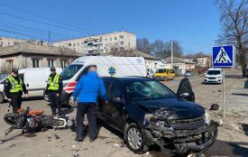 У Радомишлі при зіткненні автомобіля і мотоцикла травмувався водій двоколісника