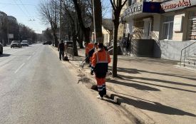 У Житомирі триває комплексне прибирання міста після зимового періоду