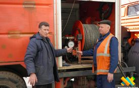 У Житомирі комунальники прочищають зливові мережі