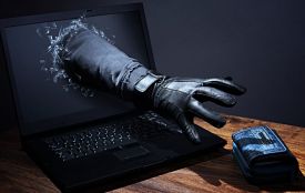 «За вашим рахунком підозріла активність»: повіривши шахраям, пенсіонерка втратила майже 20 тис. грн