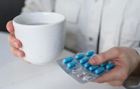 Коли аптека далеко: в Україні починають продавати ліки на заправках