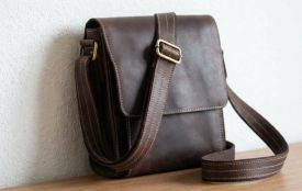 Як обрати правильний розмір чоловічої сумки через плече: тільки під необхідне, без перевантаження (Новини компаній)