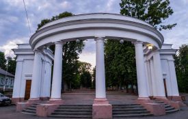 У Шодуарівському парку оновлять вхідну колонаду, збудовану у 1938-му році