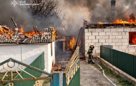 У селі Щербини вогнеборці півтори години гасили пожежу в приватному обійсті