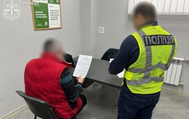 У Житомирі 53-річний чоловік організував «ботоферму», яка розганяла російські фейки та використовувалась для шахрайських дій