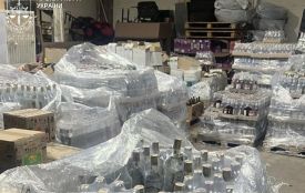 У Житомирі та Києві виявили та вилучили майже 8000 літрів фальсифікованого алкоголю