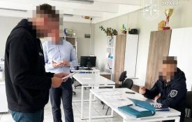 Прокурори довели в апеляційному суді винуватість митника, який незаконно застосовував пільгове розмитнення автомобілів