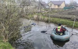 В Олевську рятувальники дістали з водойми тіло потопельника