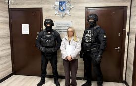 Жительку Житомирщини підозрюють у створенні і розповсюдженні дитячої порнографії із власною малолітньою дочкою