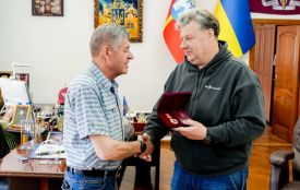 Віталій Бунечко вручив орден «За заслуги перед Житомирщиною» Миколі Галичу