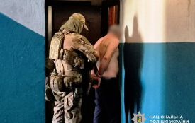 Під варту взяли чоловіка, який погрожував кинути гранату в поліцейських на проспекті Миру у Житомирі