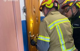 Рятувальники двічі допомагали відчинити двері в екстремальних випадках