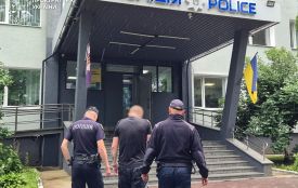 Житомирянину, який пошкодив майно аптеки та поранив працівника, повідомлено про підозру та взято під варту