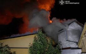 Вночі у Житомирі рятувальники ліквідували займання покрівлі житлового будинку