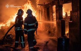 У селі неподалік Житомира 10 рятувальників  працювали над ліквідацією пожежі у приватному домоволодінні, яка виникла через вибух газоповітряної суміші