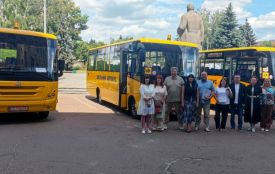 Три громади Житомирщини отримали нові шкільні автобуси