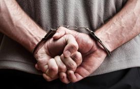 Бив родичів та співмешканку: жителя Житомирщини засуджено на один рік обмеження волі