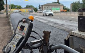 Ремонт міжнародної дороги: на Черняхівщині нижнім шаром покриття закрили половину ділянки