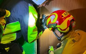 Житомирські рятувальники екстрено відчинили двері квартири, 85-річний власник якої не міг пересуватися