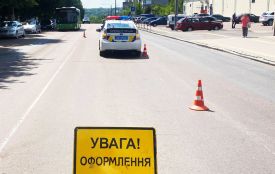 У Житомирі на вулиці Вітрука автівка травмувала пенсіонерку