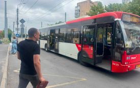 У Житомирі перевіряють перевізників міських автобусних маршрутів: на кількох маршрутах виявили порушення