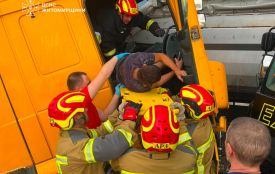 У ДТП біля Оліївки зіткнулися дві вантажівки: рятувальники деблокували одного з водіїв