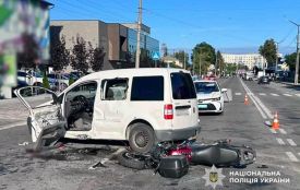У Звягелі зіткнулися мотоцикл і авто: керманич двоколісника загинув, водійка автомобіля - в лікарні