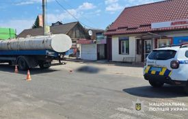 У Брусилові під колесами вантажівки загинула жінка