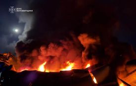 Вночі вогнеборці гасили пожежу на підприємстві площею 1500 кв.м