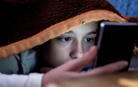 Українським дітям можуть обмежити користування соцмережами вночі
