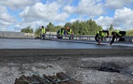 На Північному обході Житомира влаштовують верхній шар цементобетонного покриття