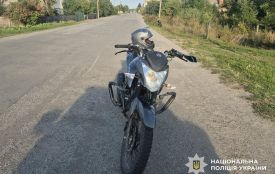 У Романові 14-річний мотоцикліст наїхав на двох малолітніх велосипедистів
