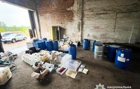 На Житомирщині поліція викрила підпільну нарколабораторію, яку організувало подружжя з Кривого Рогу
