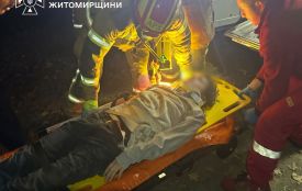 З пішохідного мосту у Житомирі впав 18-річний хлопець: постраждалого госпіталізовано