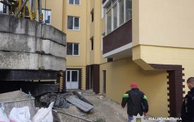 Допомагав знайомому у недобуді: поліція розповіла подробиці травмування юнака у шахті ліфта
