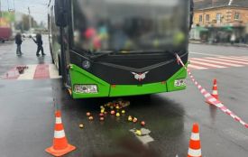 У Житомирі тролейбус на пішохідному переході збив пішоходку: 89-річна жінка - в реанімації