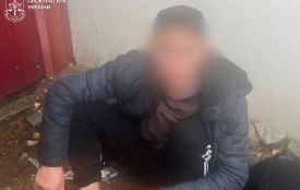 Прокурори повідомили про підозру жителю Житомира, який напав на пенсіонерку, а наступного дня обікрав її квартиру