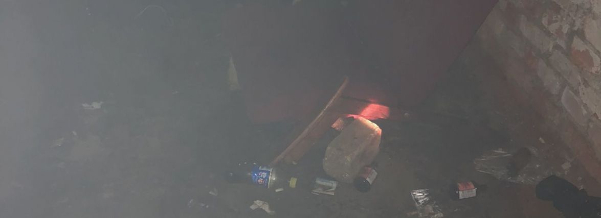 У Новогуйвинському горіло сміття у підвалі п’ятиповерхівки: пожежу вчасно загасили