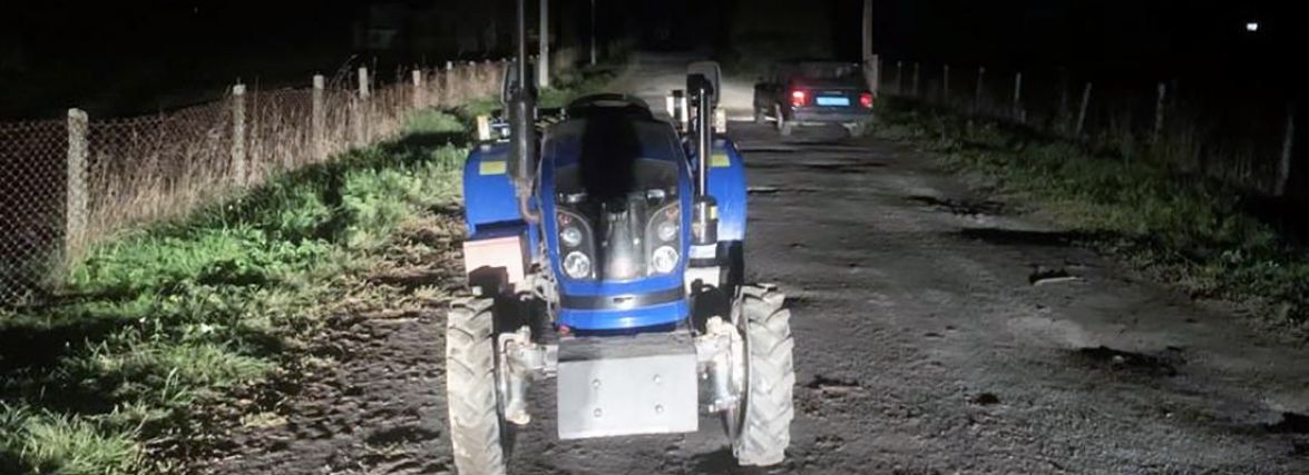 У Баранівській громаді чоловік наїхав трактором на односельчанина