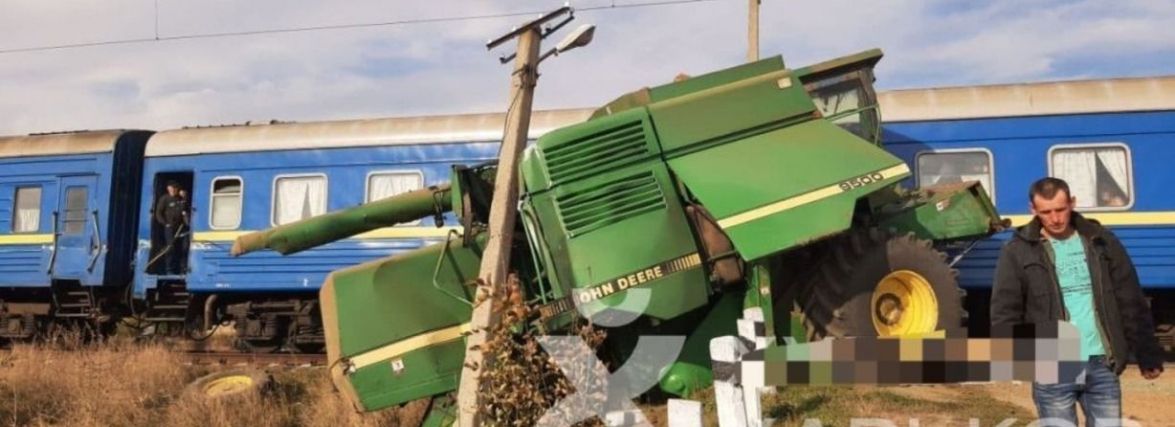 Потяг "Бахмут-Львів" на залізничному переїзді дільниці "Фастів – Житомир" збив комбайн