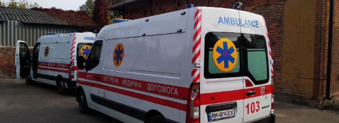 "За 15 хвилин - три швидкі з важкими коронавірусними пацієнтами": наш журналіст - біля ковідної лікарні