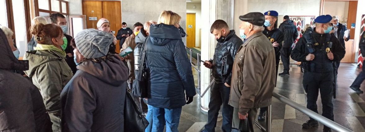 В облраді на комісії заслухали керівника "Житомиргазу": приміщення охороняла поліція