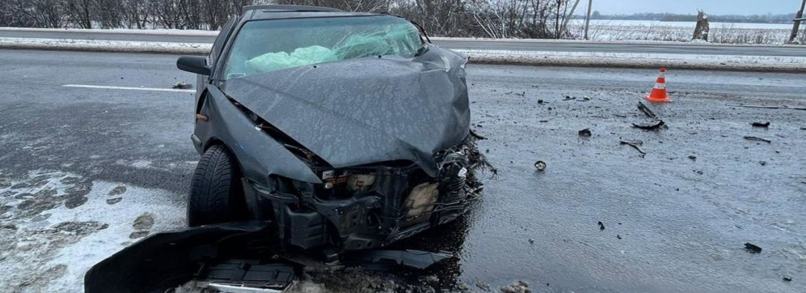У Житомирському районі «Renault Premium» виїхав на зустрічку і зіткнувся з вантажівкою