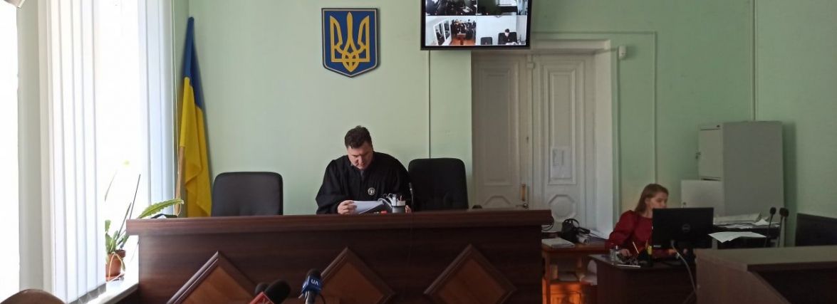 Незважаючи на зухвале поводження підозрюваного у вбивстві підлітка у Радомишлі, суд продовжив йому строк запобіжного заходу у вигляді тримання під вартою. ФОТО. ВІДЕО