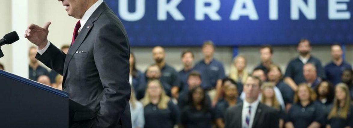 Байден підписав закон про ленд-ліз для України