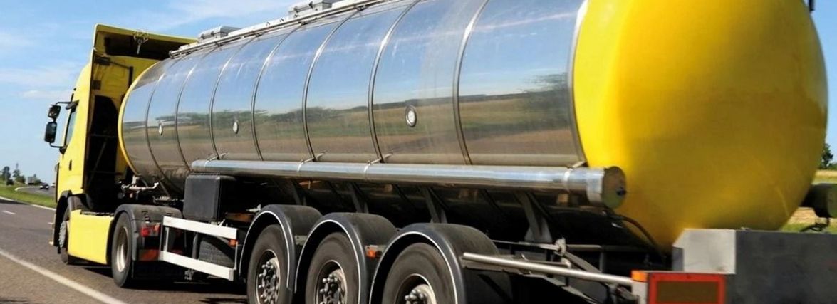 Україна та Польща домовились про бездозвільний проїзд вантажівок з паливом