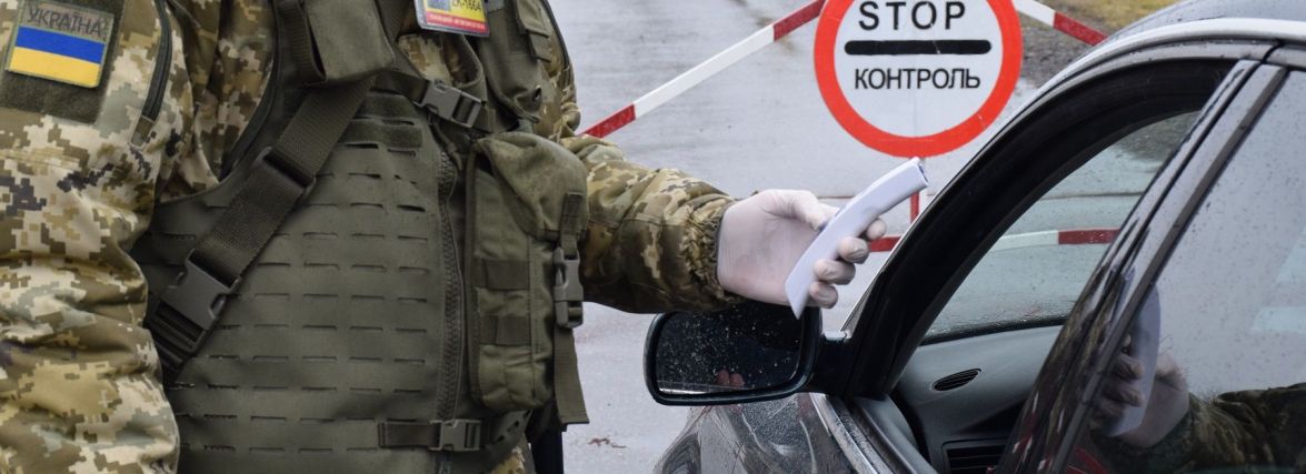 Хто з чоловіків може виїхати з України: список винятків та документів